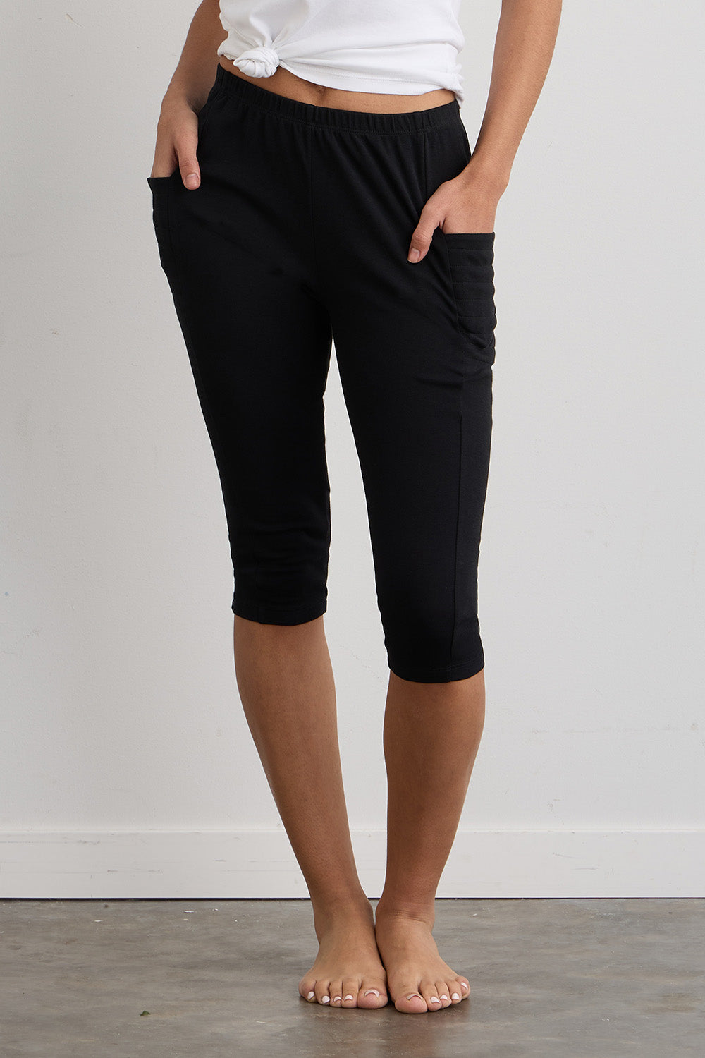 Women's Organic 100% Cotton Capri Leggings with Pockets XS / Black