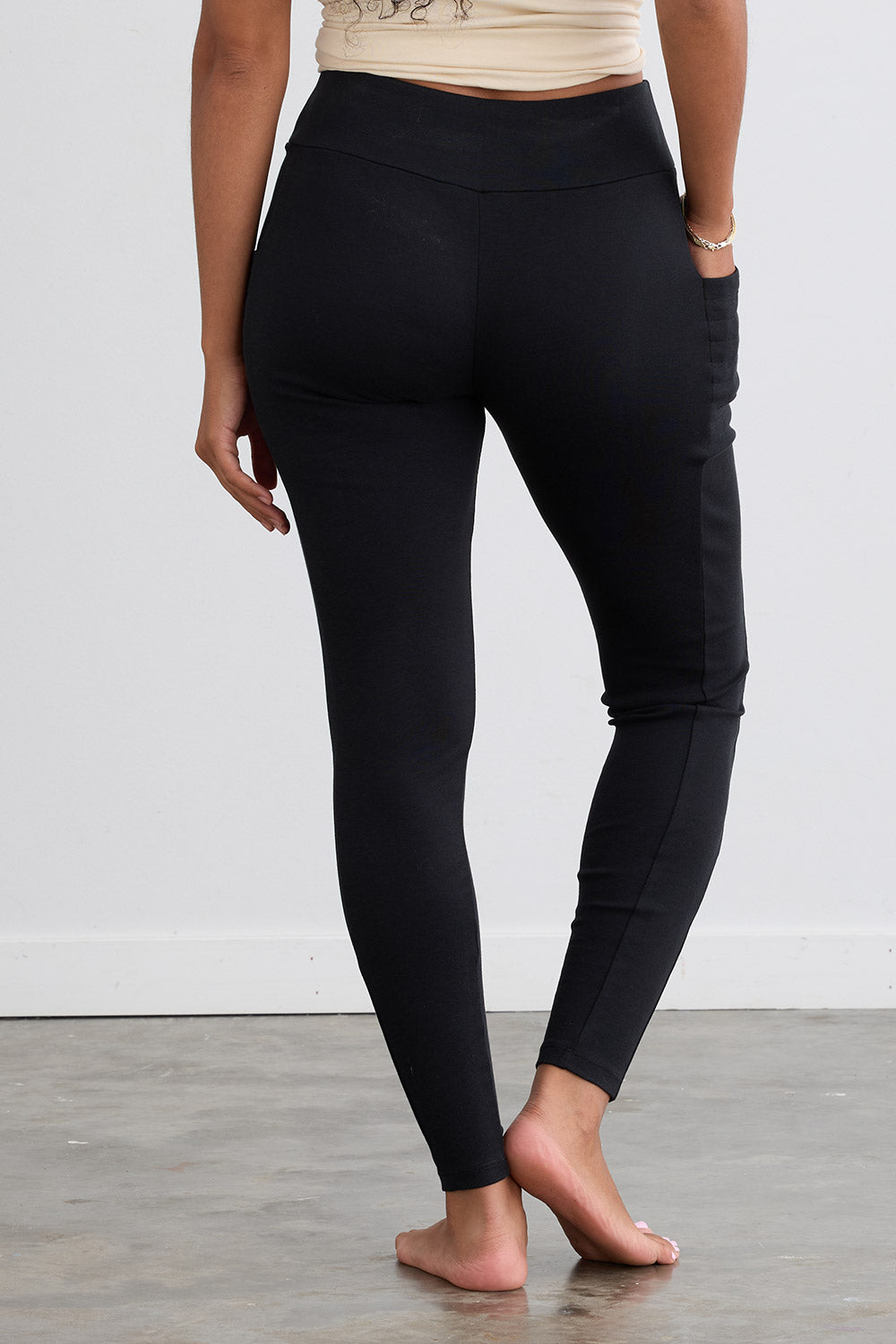 Women's 100% Organic Cotton Pocket Leggings | Black | Fair Indigo | Ethically Made Clothing | Fair Trade Clothes